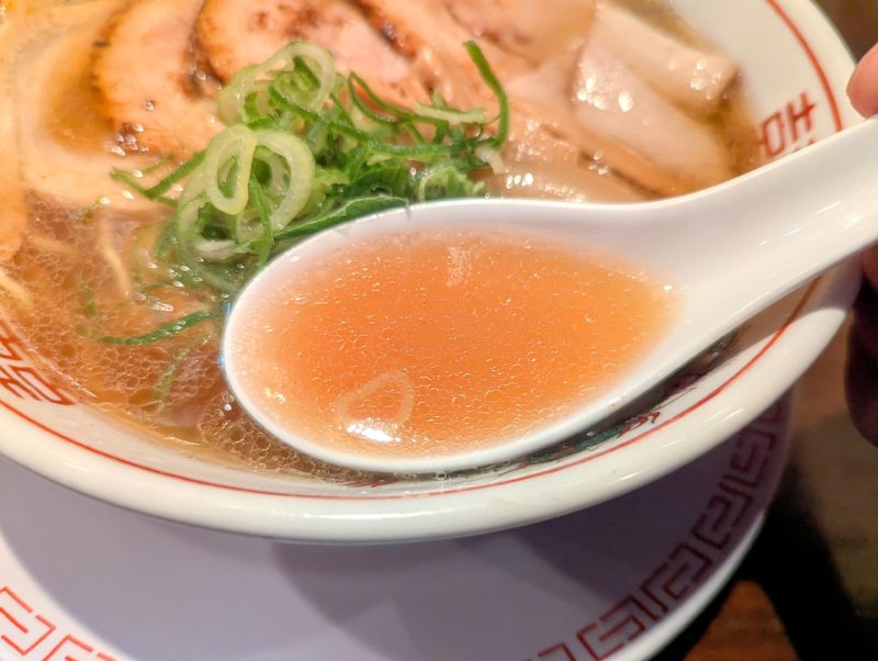 喜八屋磐田店の焼豚中華そばのスープ