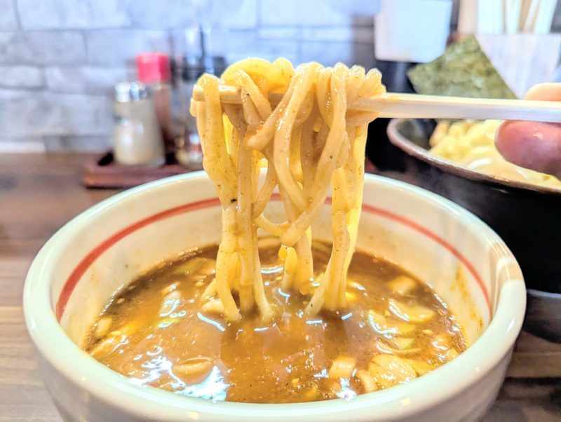 麺屋破天荒磐田本店の赤つけめんのアップ