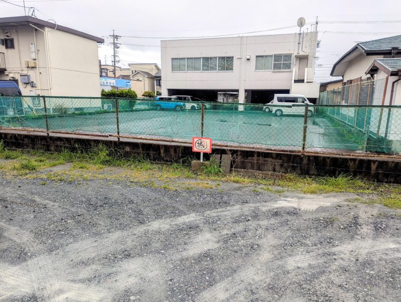 中華そば誠の敷地外駐車場