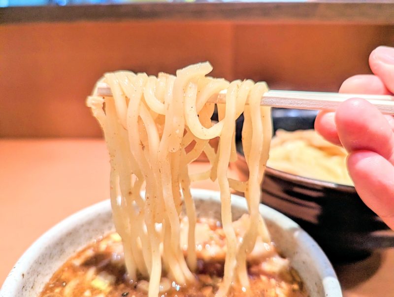 響き屋のにんにくつけめんの麺リフト