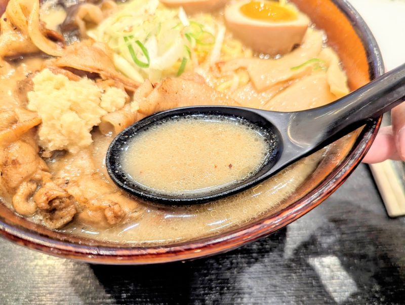 札幌みそのの炙り豚盛り味噌らーめんのスープ