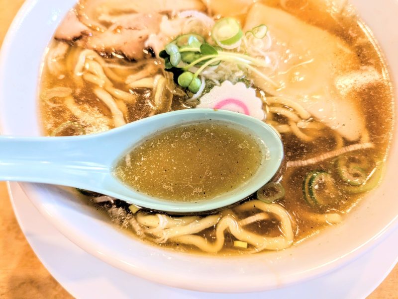 中華そば雅のわんたん麺のスープ