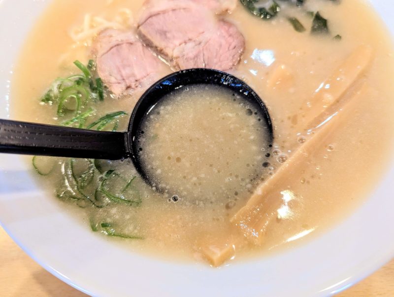 NEWラーメンショップR150のメンマラーメンのスープ