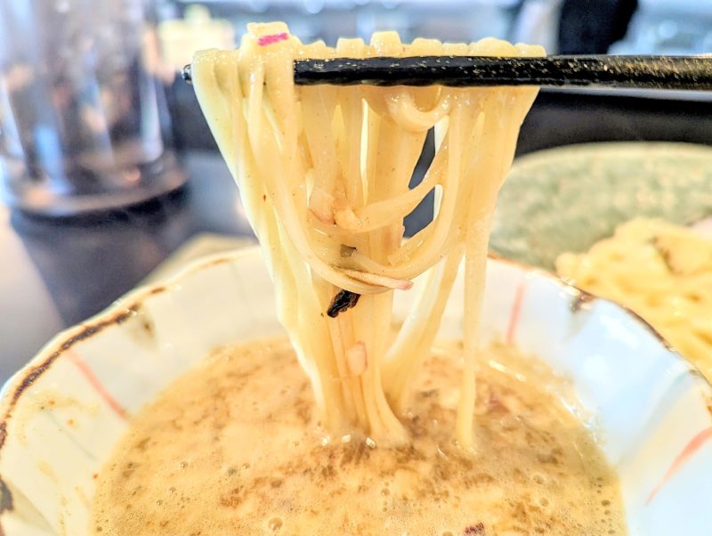 さすけの背脂煮干しつけ麺[限定]の麺リフト