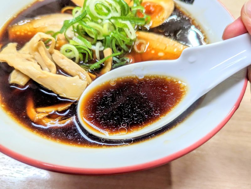 ワンタン軒の支那そばのスープ